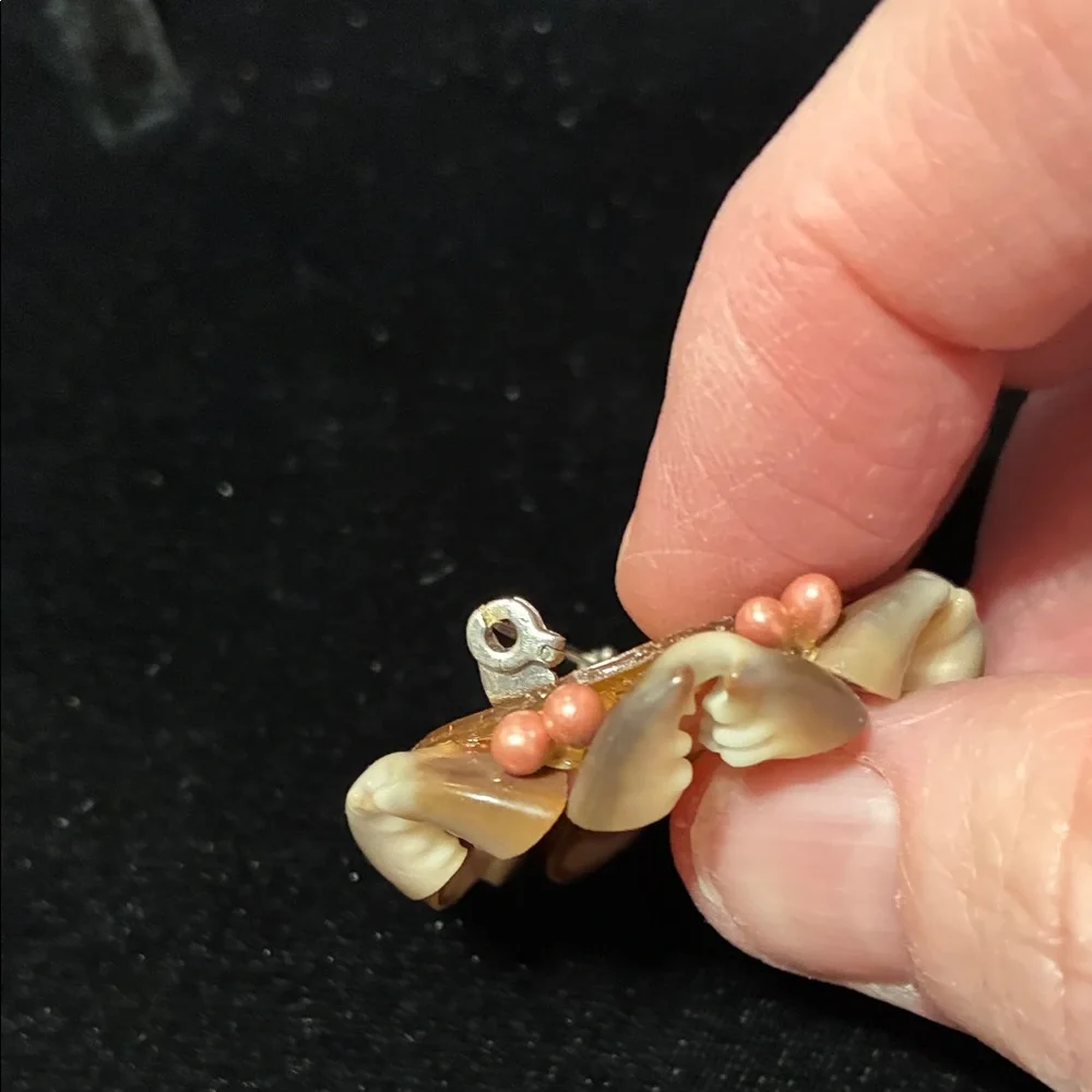 Vintage Floral shell Women’s Jewelry Brooch